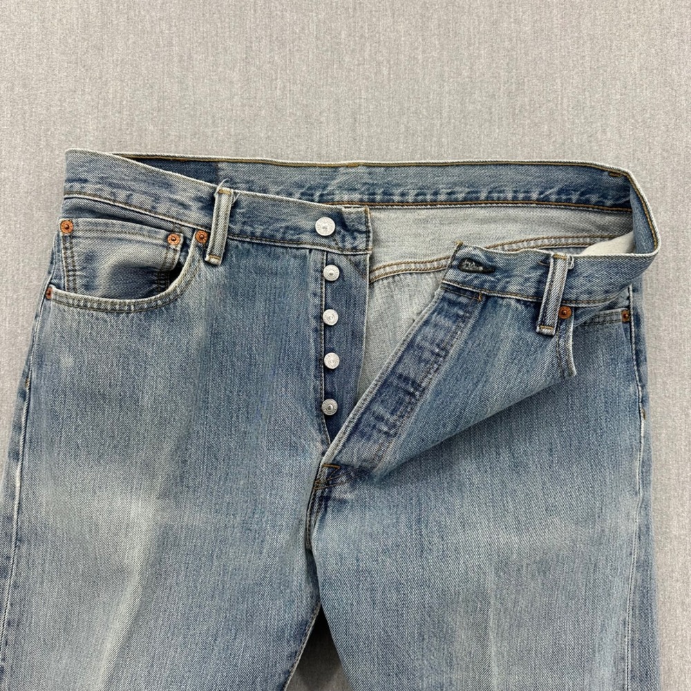 Levis 501 Jeans Mens 36x34 Light Blue Original Fit Straight Leg Button Fly Denim - Picture 2 of 7